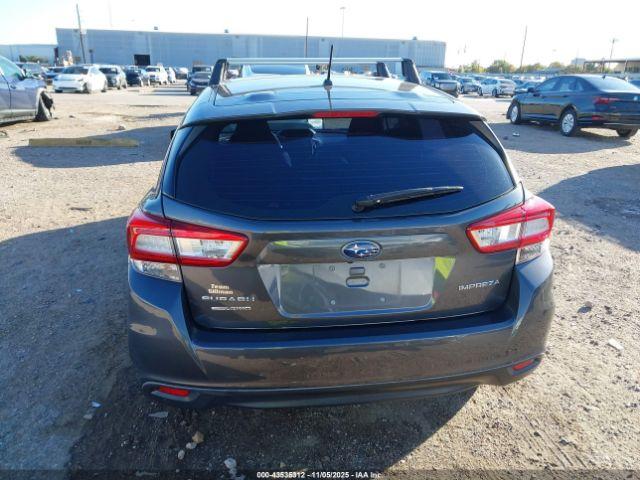 Subaru Impreza 2.0i Image 12