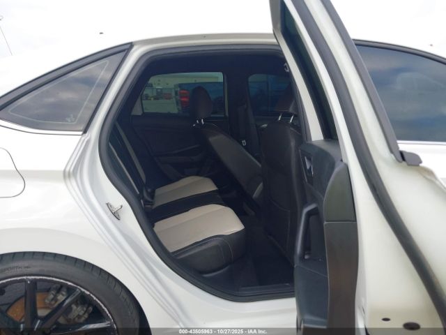 Volkswagen Jetta Image 2