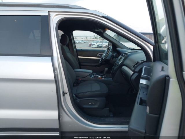 Ford Explorer Xlt Image 2