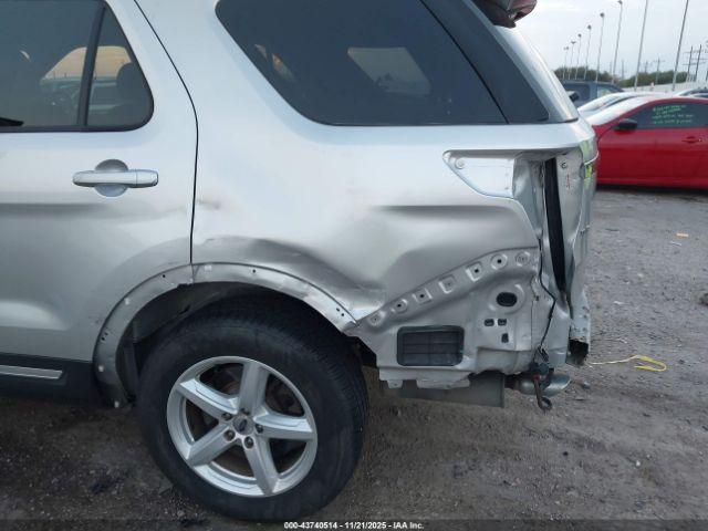 Ford Explorer Xlt Image 8