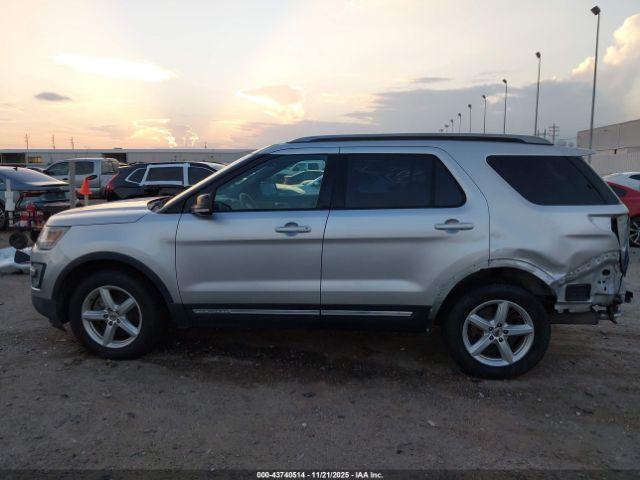 Ford Explorer Xlt Image 10