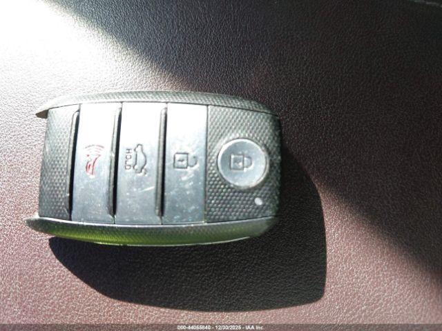 Kia Optima Sxl Turbo Image 14