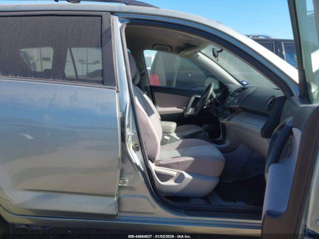 Toyota RAV4 Base V6 Image 7