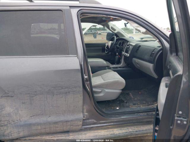 Toyota Sequoia Sr5 5.7l V8 Image 6