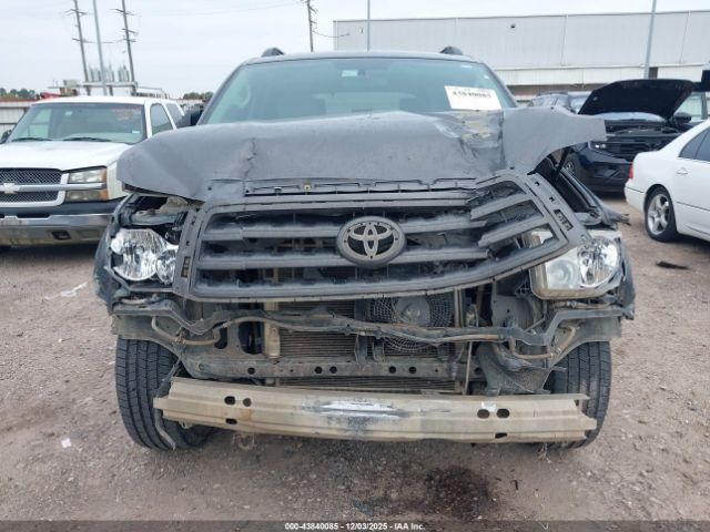 Toyota Sequoia Sr5 5.7l V8 Image 12