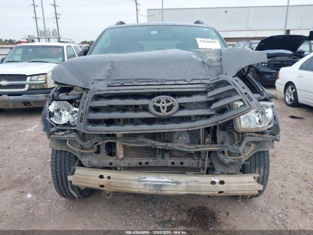 Toyota Sequoia Sr5 5.7l V8 Image 12