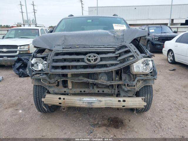 Toyota Sequoia Sr5 5.7l V8 Image 3