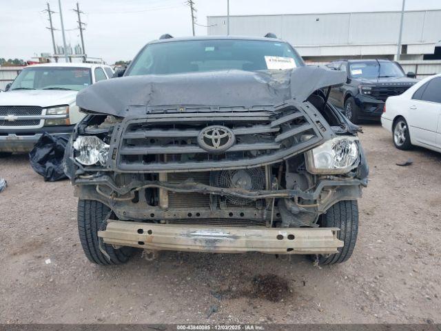 Toyota Sequoia Sr5 5.7l V8 Image 3