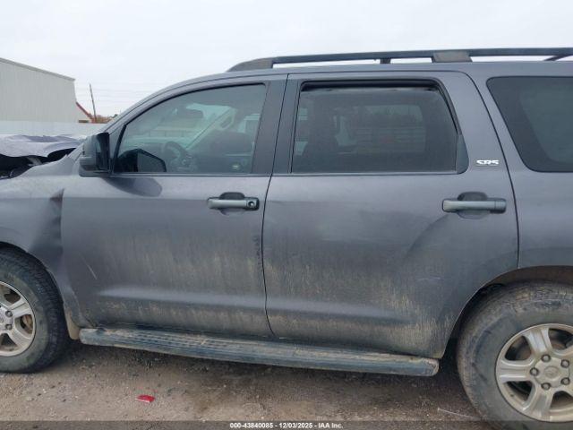 Toyota Sequoia Sr5 5.7l V8 Image 16