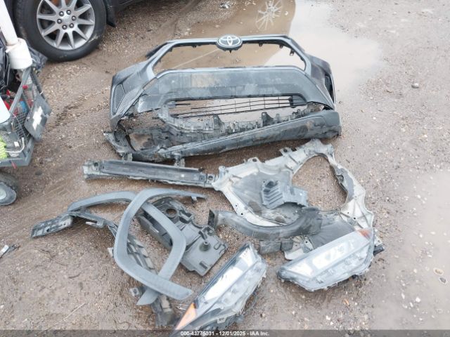 Toyota RAV4 Le Image 15