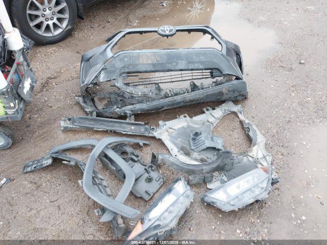 Toyota RAV4 Le Image 15