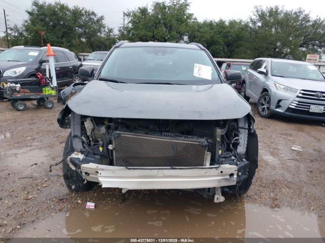 Toyota RAV4 Le Image 11