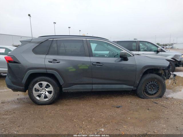 Toyota RAV4 Le Image 12