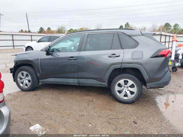 Toyota RAV4 Le Image 14