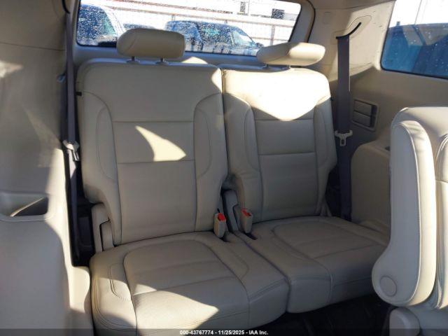 GMC Acadia Denali Image 16