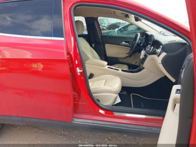 Mercedes-Benz GLA 4matic Image 10