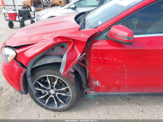 Mercedes-Benz GLA 4matic Image 16