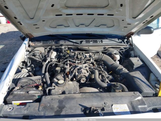 Ford Crown Victoria Police Image 8