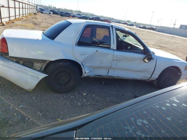 Ford Crown Victoria Police Image 9