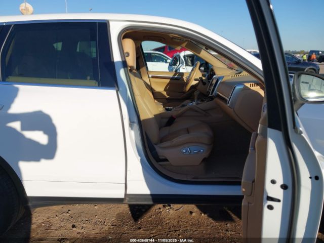 Porsche Cayenne Image 18