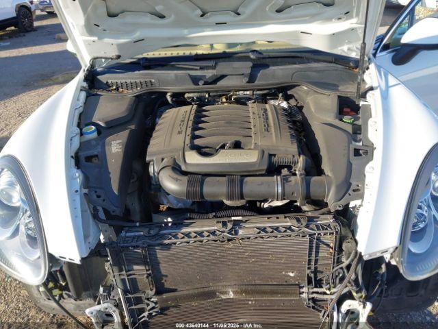 Porsche Cayenne Image 2