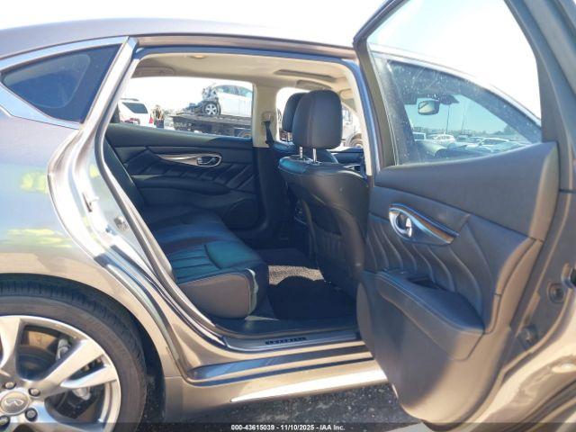 INFINITI Q70L 3.7 Image 6