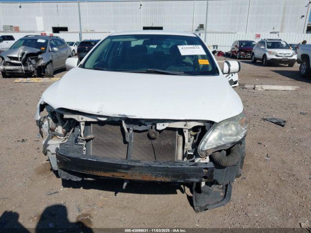 Toyota Corolla Le Image 9