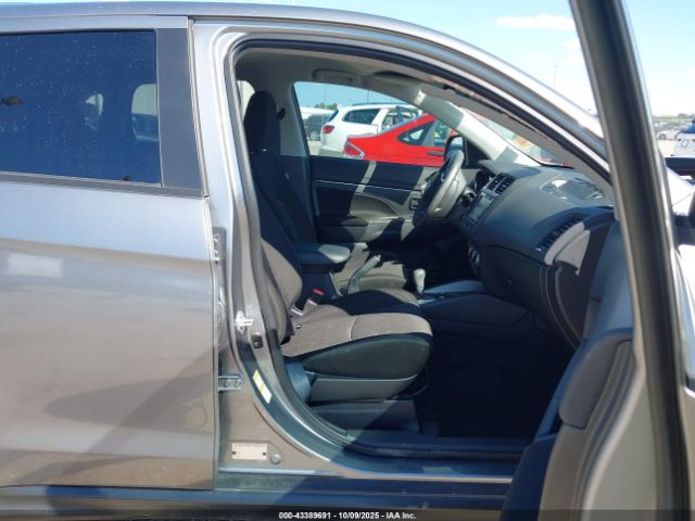 Mitsubishi Outlander Image 12