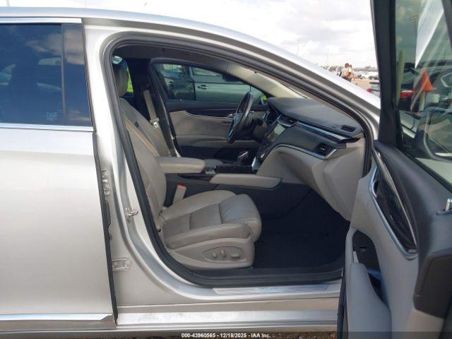 Cadillac XTS Luxury Image 4