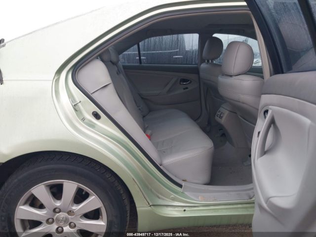 Toyota Camry Image 13