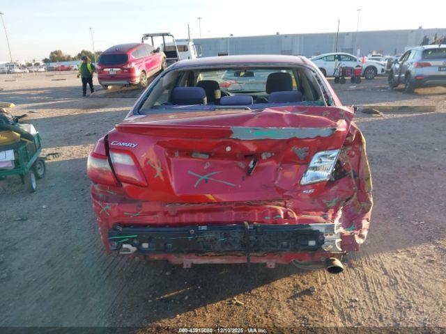 Toyota Camry Se Image 13