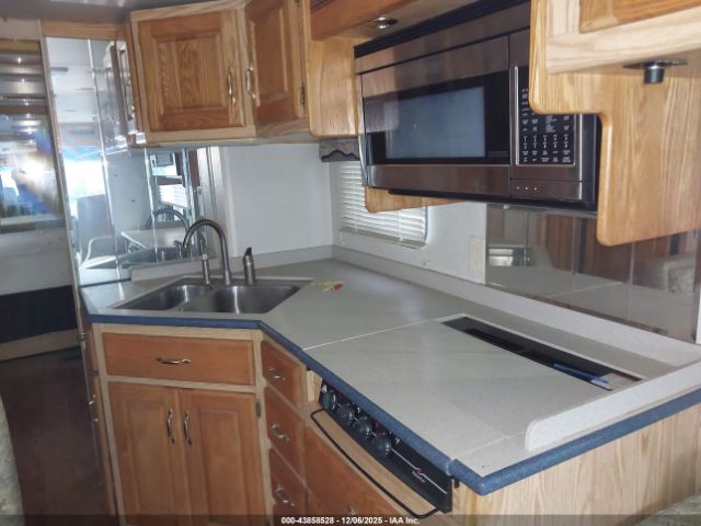 Roadmaster Raised Rail Image 3