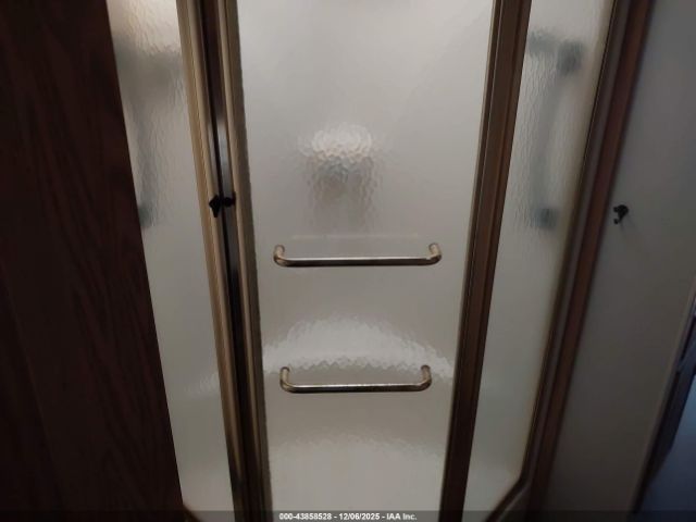 Roadmaster Raised Rail Image 16