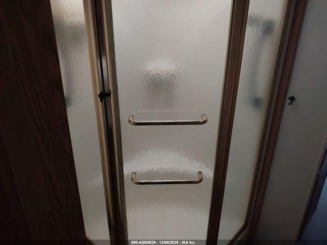 Roadmaster Raised Rail Image 16