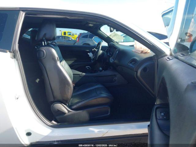 Dodge Challenger Sxt Plus Image 5