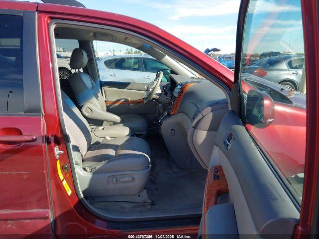 Toyota Sienna Xle Image 14