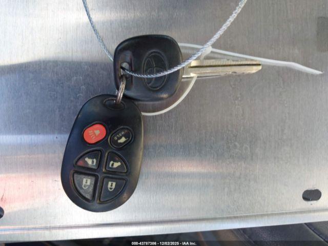 Toyota Sienna Xle Image 3