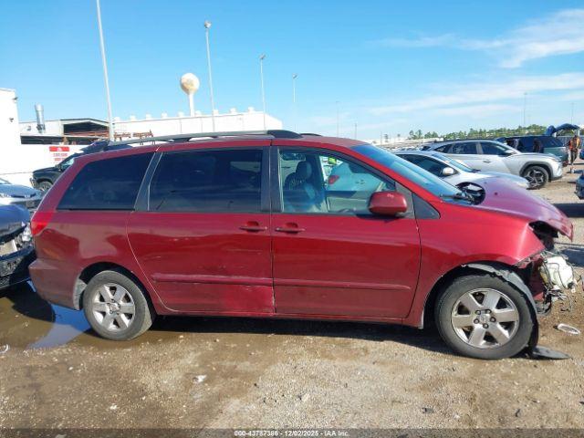 Toyota Sienna Xle Image 11