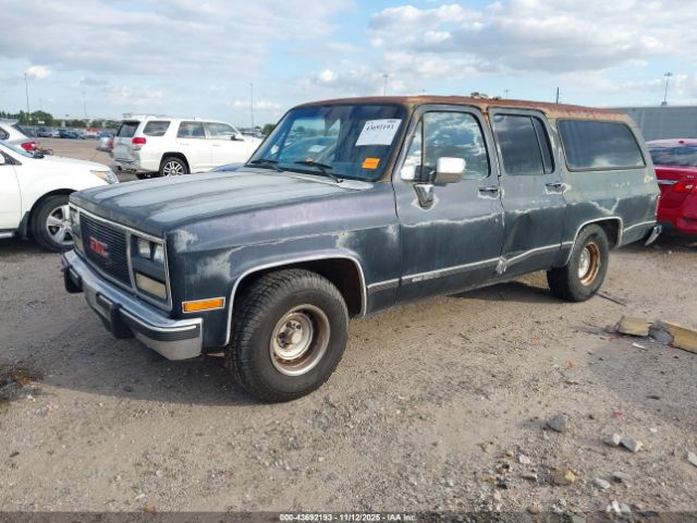 GMC Suburban R15 Conventional Image 3