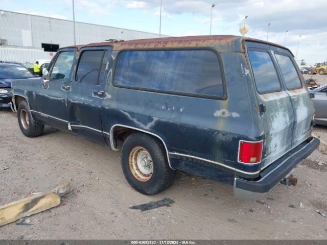 GMC Suburban R15 Conventional Image 5