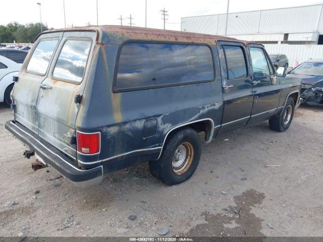 GMC Suburban R15 Conventional Image 10