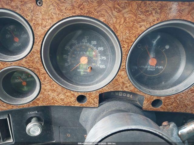 GMC Suburban R15 Conventional Image 4