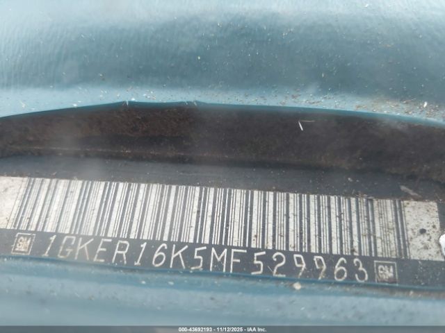 GMC Suburban R15 Conventional Image 7