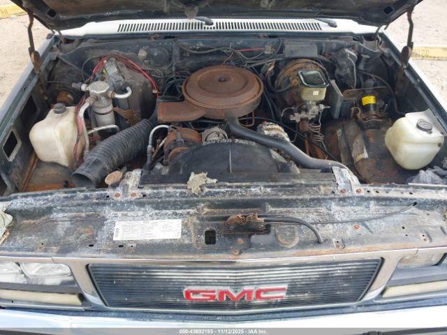 GMC Suburban R15 Conventional Image 8