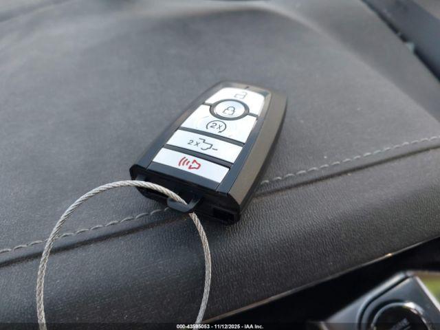 Ford F-150 Lariat Image 12