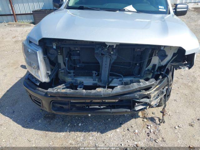 Nissan Titan S Image 2