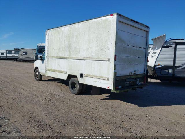 Ford E-350 Image 8