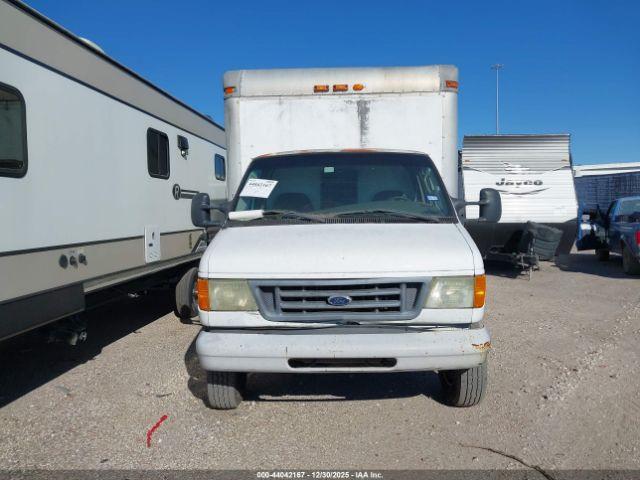 Ford E-350 Image 14