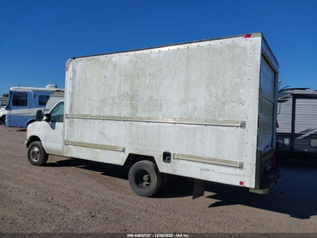 Ford E-350 Image 9