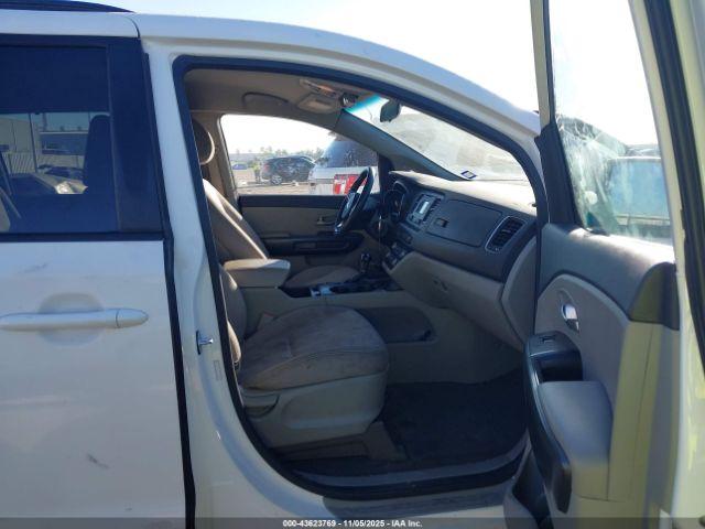 Kia Sedona Lx Image 10